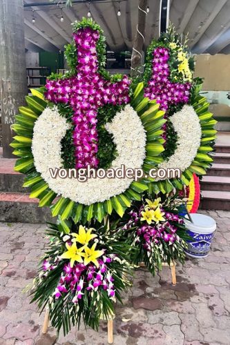 Vòng hoa đám tang công giáo