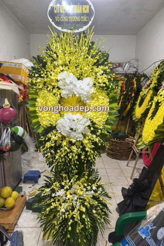 Alternative view of Vòng hoa tang lễ lan vàng