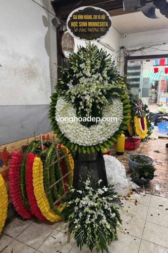 Vòng hoa nhà tang lễ 103