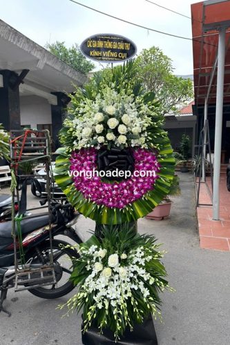 Vòng hoa nhà tang lễ 198 Trần Bình