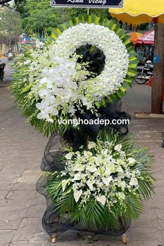 Vòng hoa nhà tang lễ Văn Điển