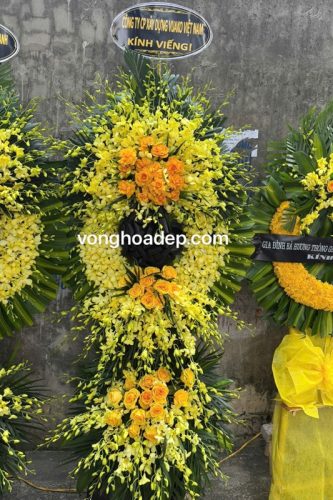 Vòng hoa tang lễ lan vàng