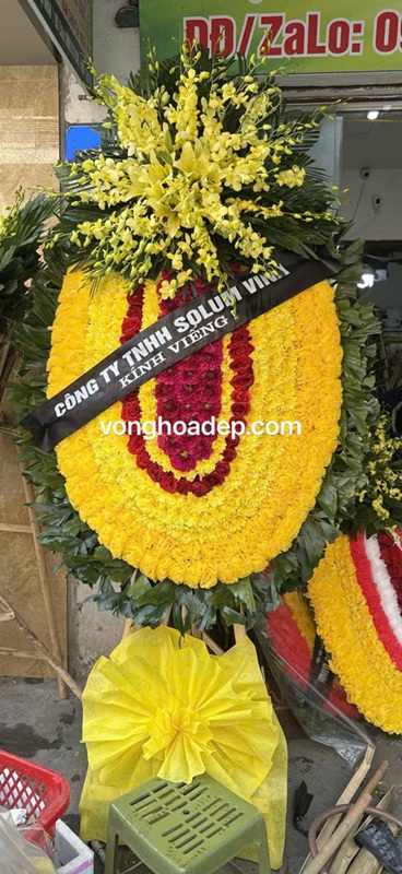 Vòng hoa tang lễ truyền thống - Ảnh 2