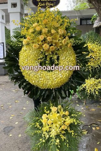 Vòng hoa viếng người già